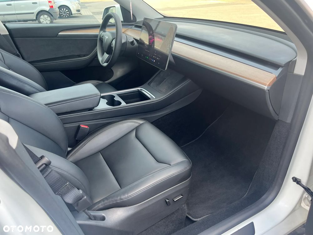 Tesla Model Y RWD - 8