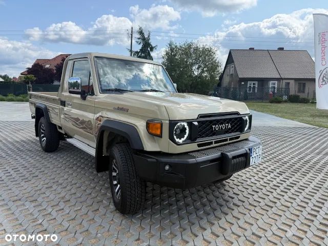 Toyota Land Cruiser - 2