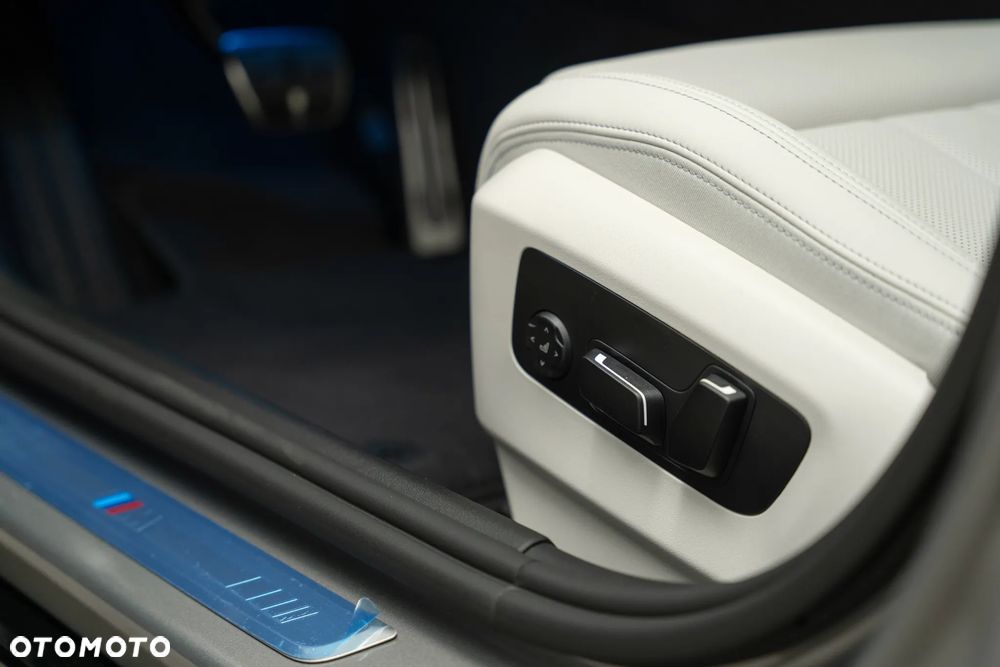 BMW Seria 5 530e xDrive PHEV M Sport - 28
