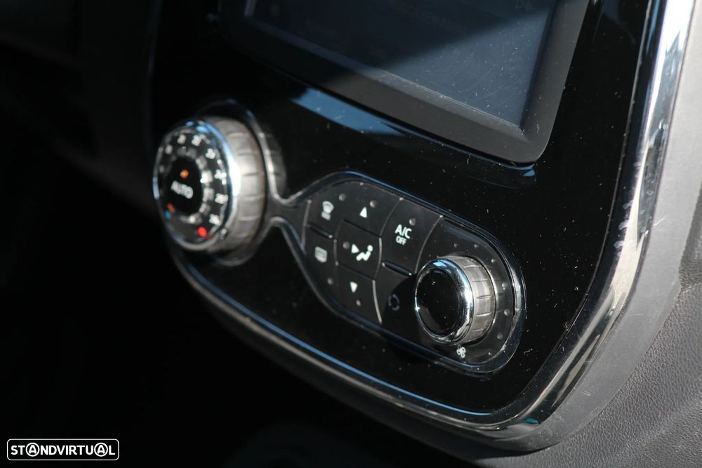 Renault Captur ENERGY TCe 120 EDC LIMITED - 24