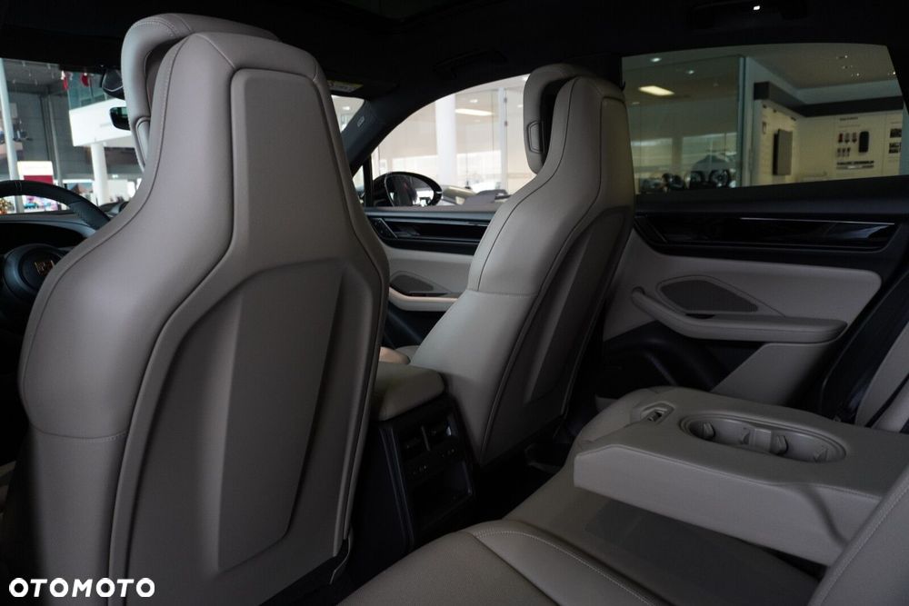 Porsche Macan - 24