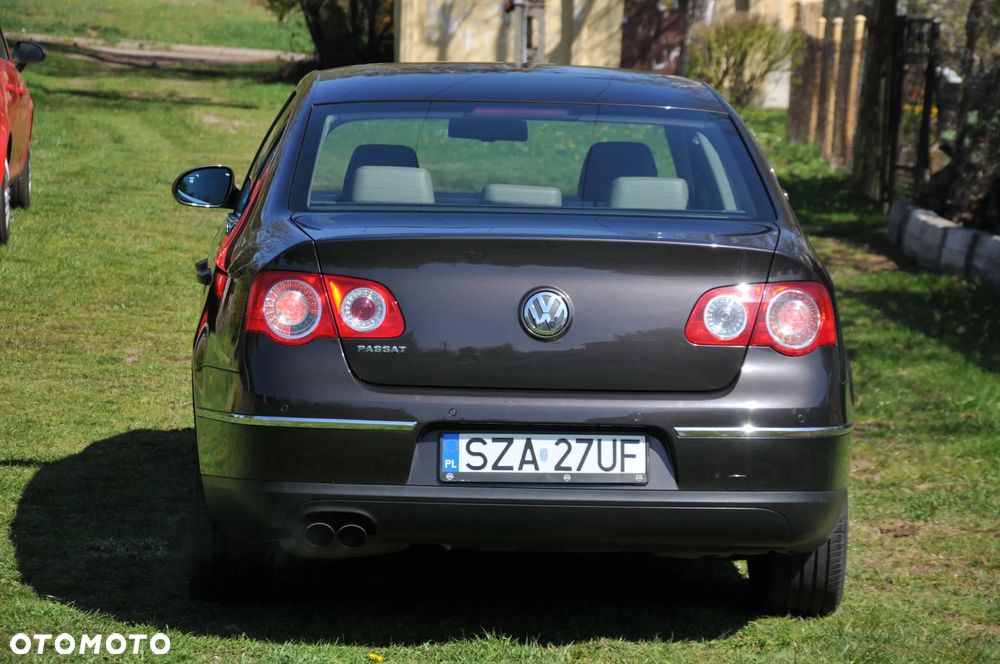 Volkswagen Passat 2.0 TDI DPF Highline - 12