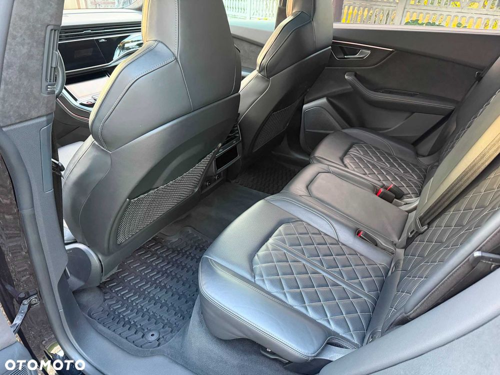 Audi SQ8 - 8