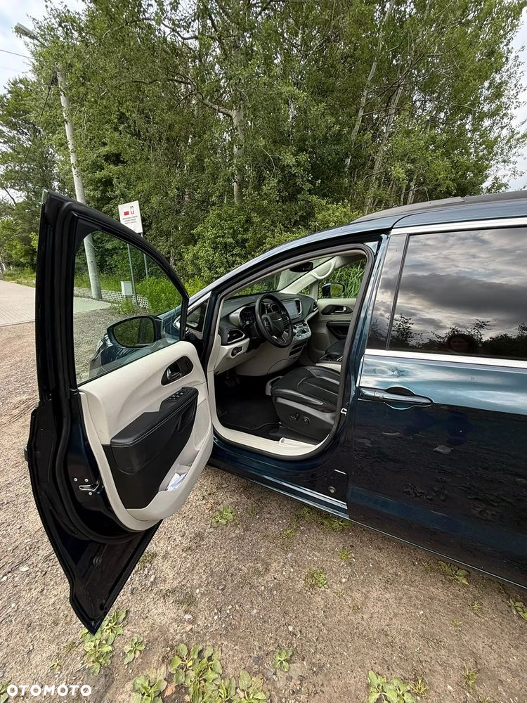 Chrysler Pacifica - 9