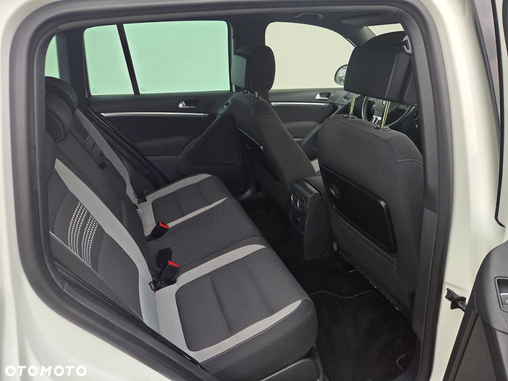 Volkswagen Tiguan - 12