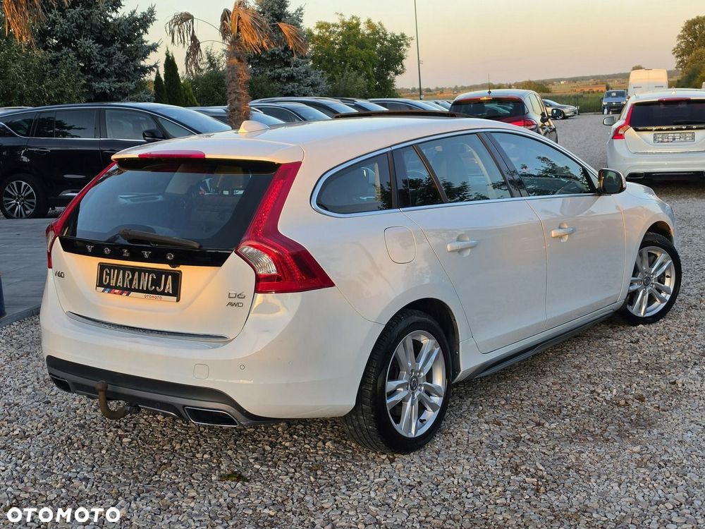 Volvo V60 D6 AWD Plug-in Hybrid Summum - 24