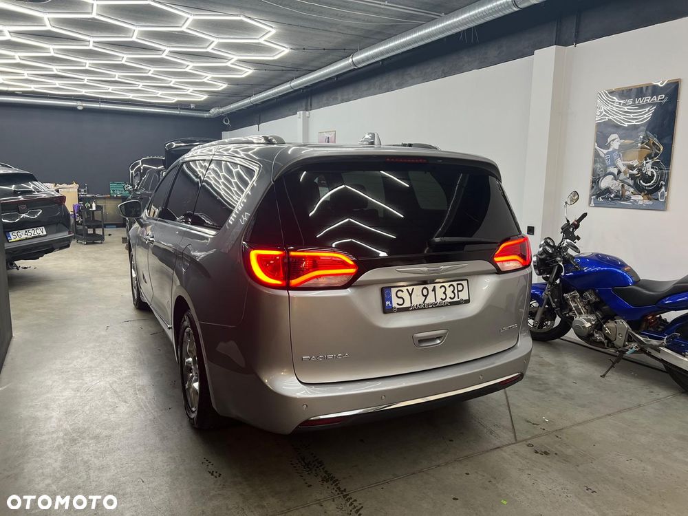 Chrysler Pacifica - 3