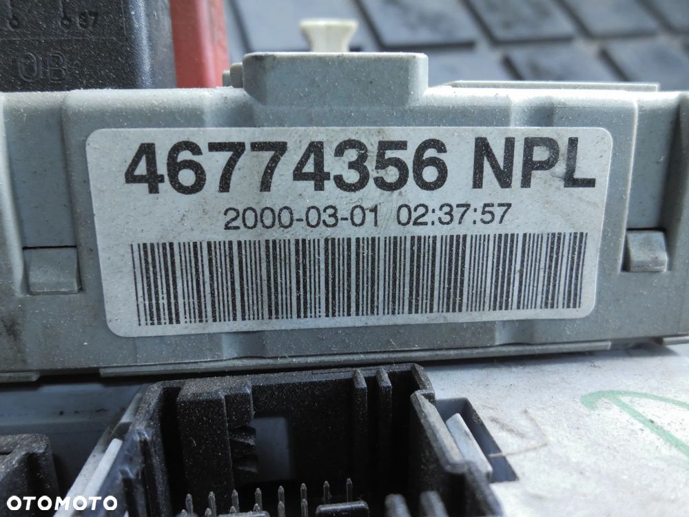 SKRZYNKA BEZPIECZNIKÓW FIAT PUNTO II 1,2 46774356 NPL - 2