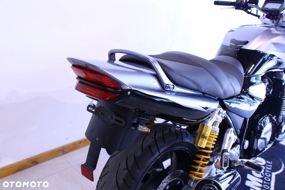 Yamaha XJR - 18