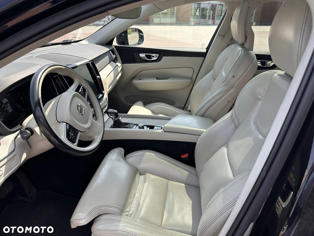 Volvo XC 60 D5 SCR AWD Inscription - 6