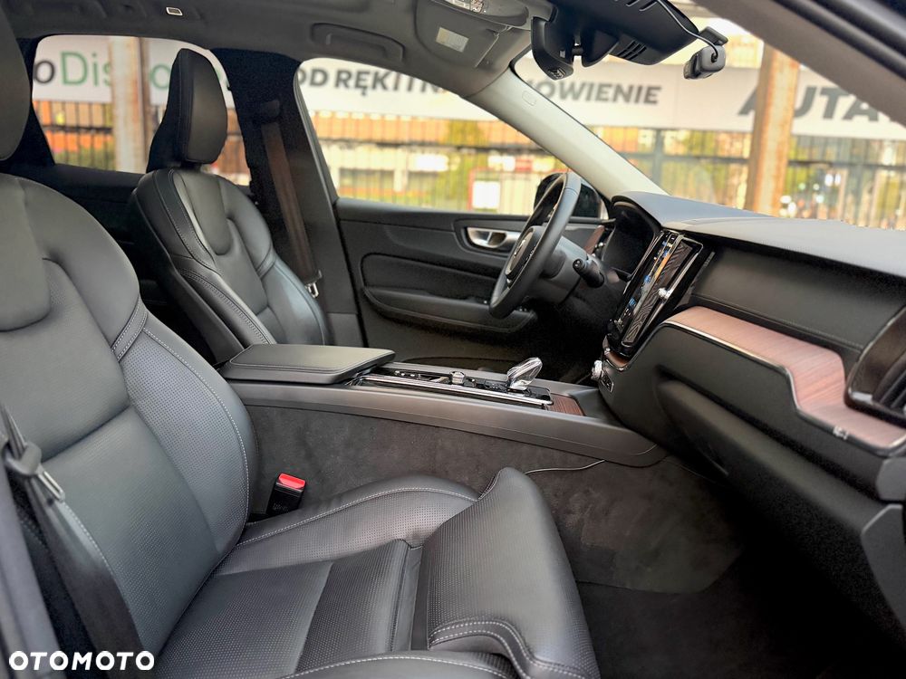 Volvo XC 60 B5 B AWD Ultimate Dark - 28