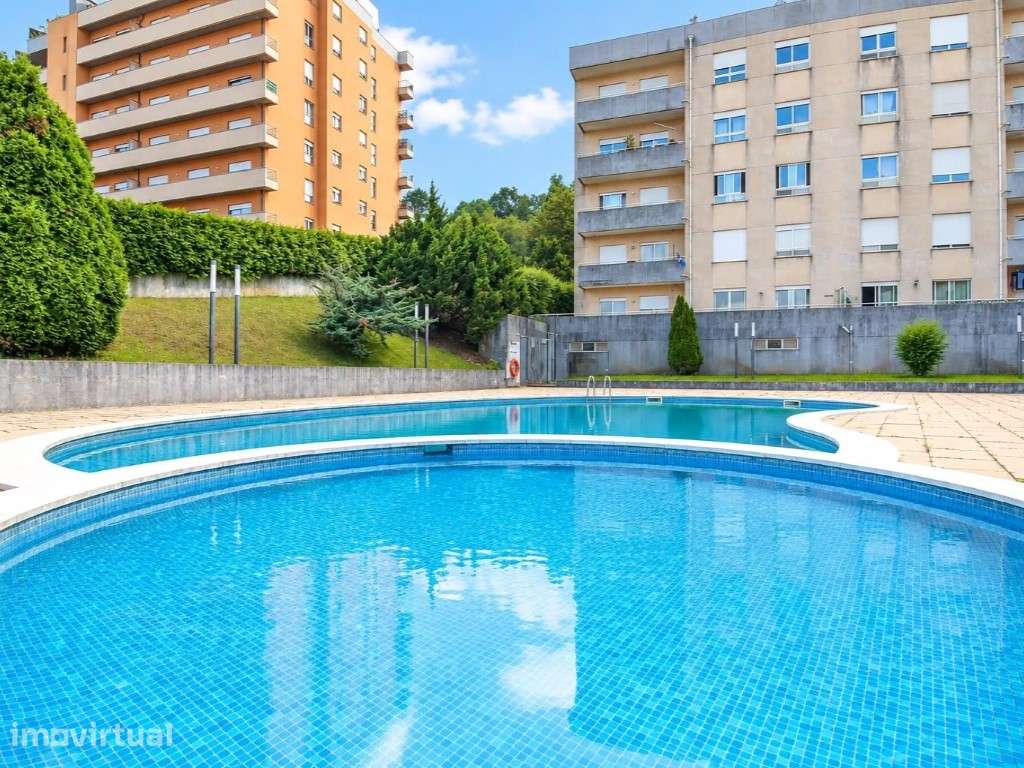 Apartamento T2 com garagem e arrecadação em condomínio com piscina,...