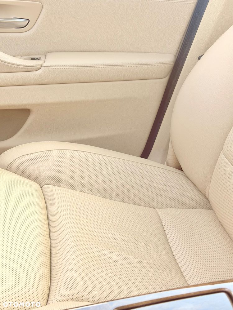 BMW Seria 5 525d - 25