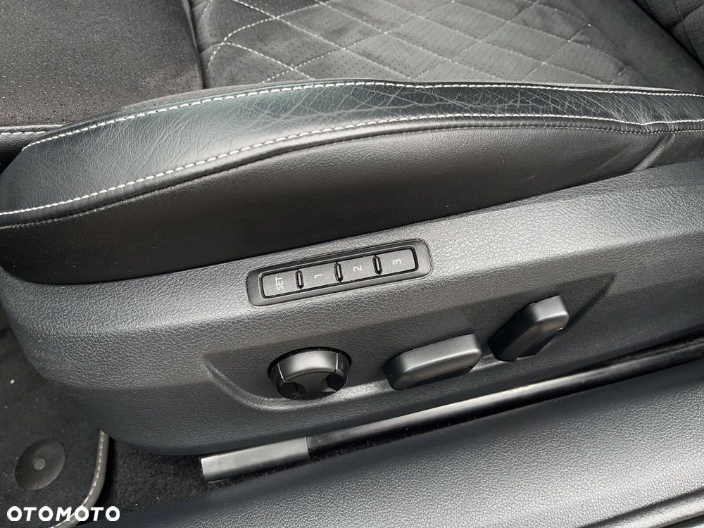 Skoda Superb 2.0 TDI SCR 4x4 Sportline DSG - 17