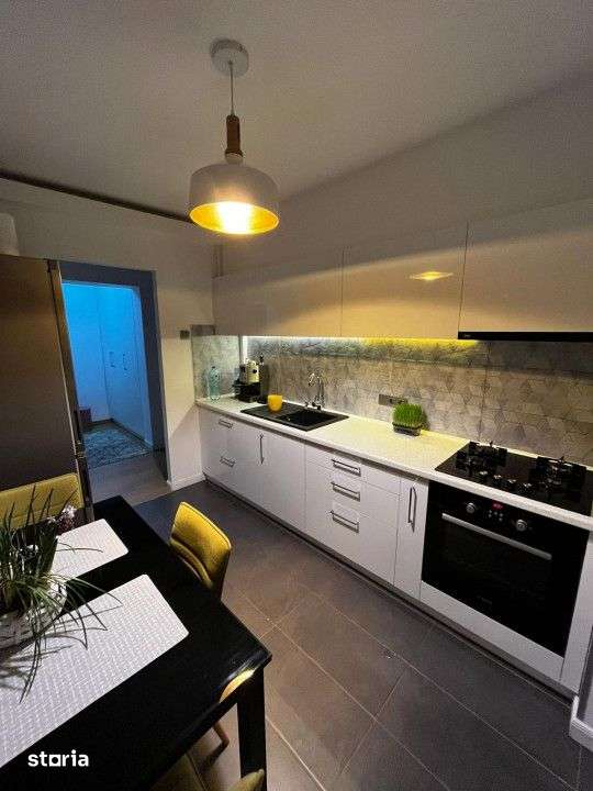Apartament 3 camere decomandate, 2 bai, etajul 1, zona strazii Bucures — fotografia 3