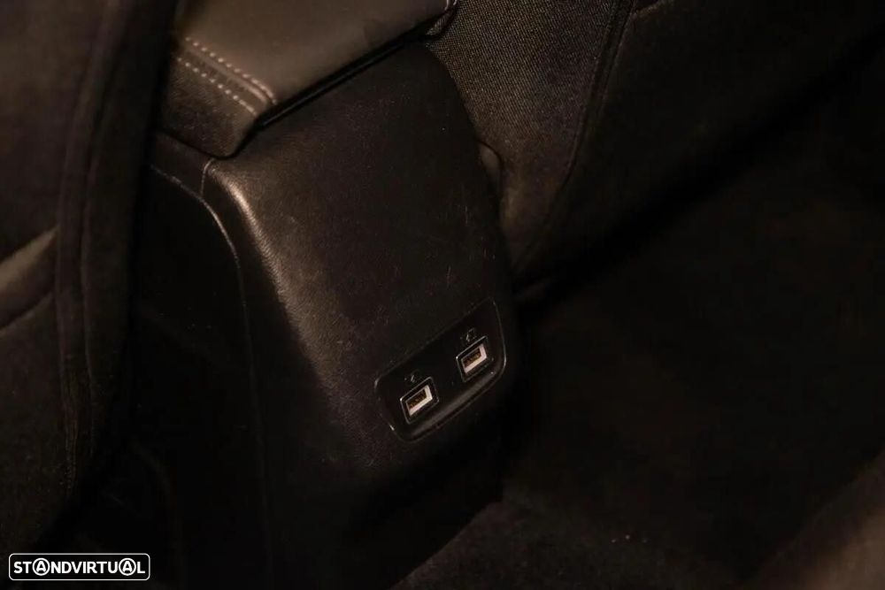 Peugeot e-208 - 39