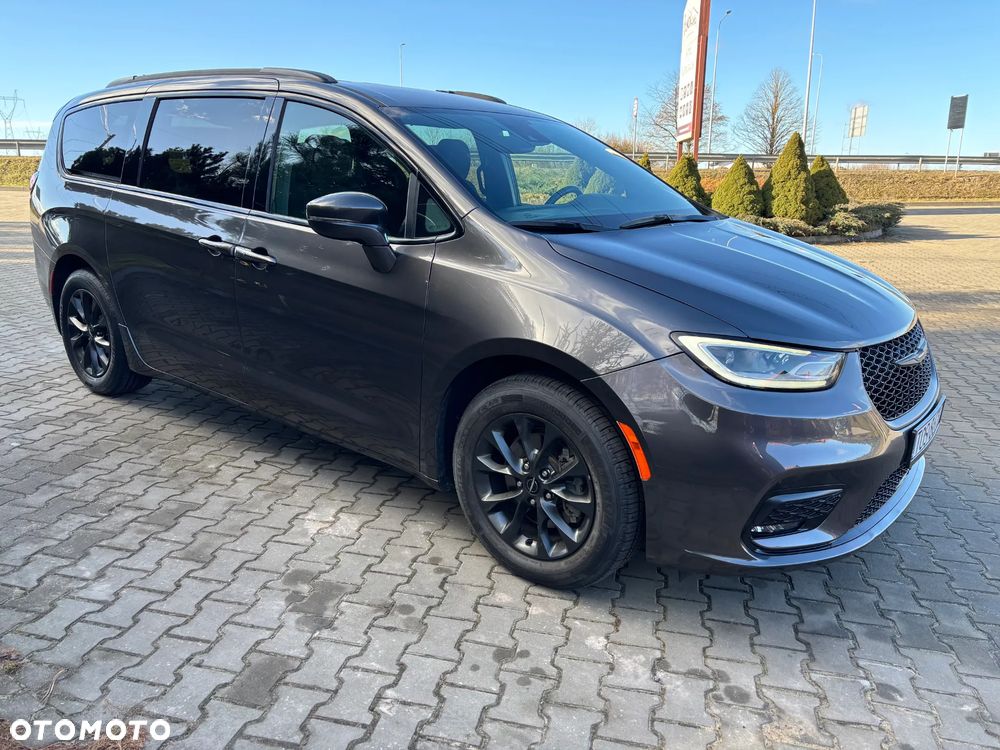 Chrysler Pacifica 2021 photo 2