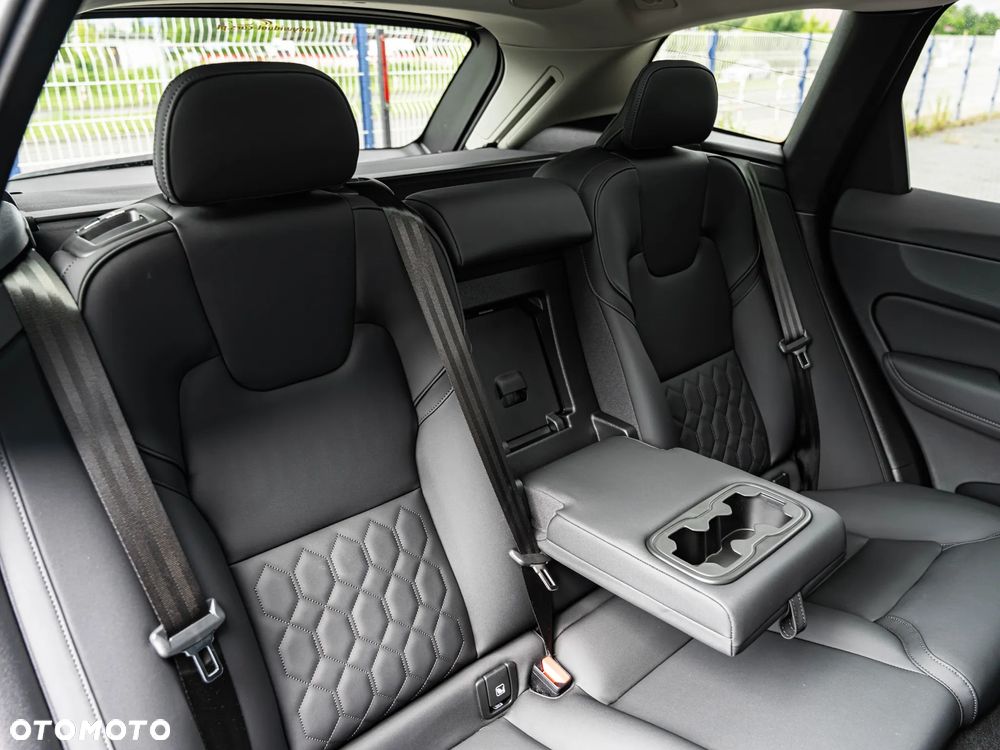 Volvo XC 60 B5 B AWD Plus Dark - 26
