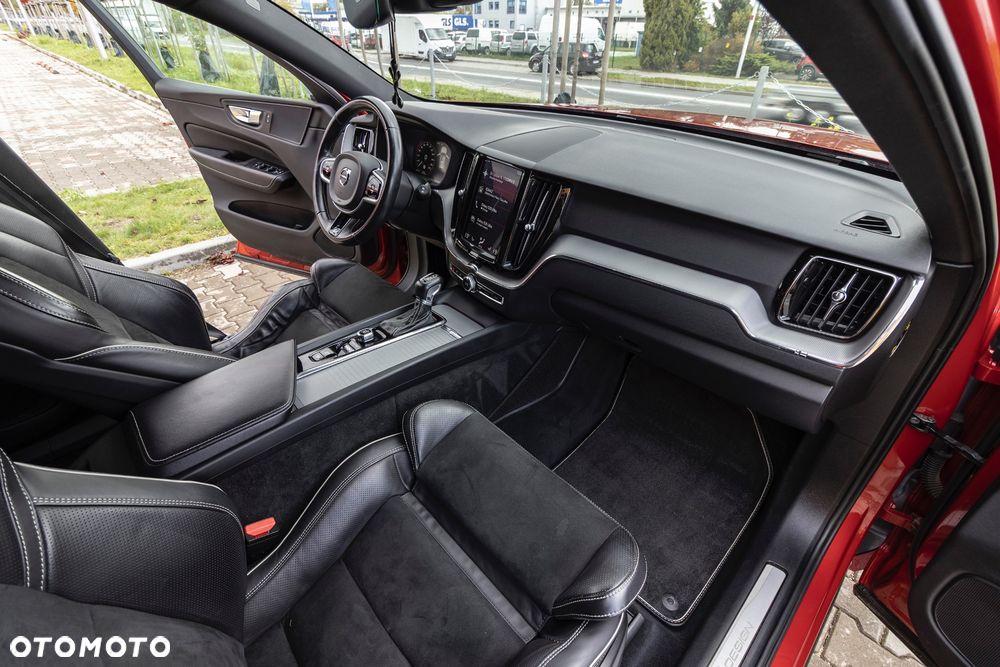 Volvo XC 60 T5 AWD R-Design - 31