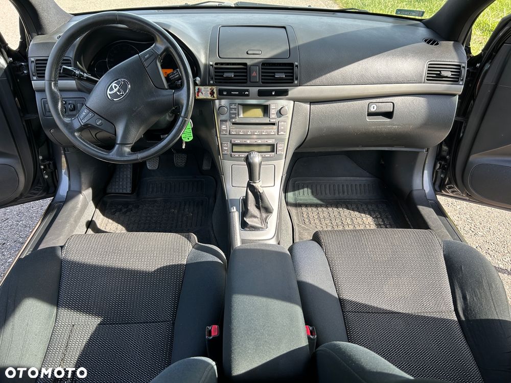 Toyota Avensis 2.0 VVT-i High - 14