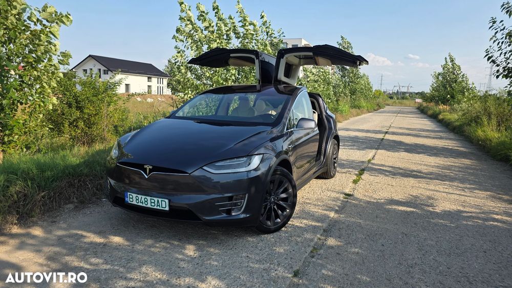 Tesla Model X - 22