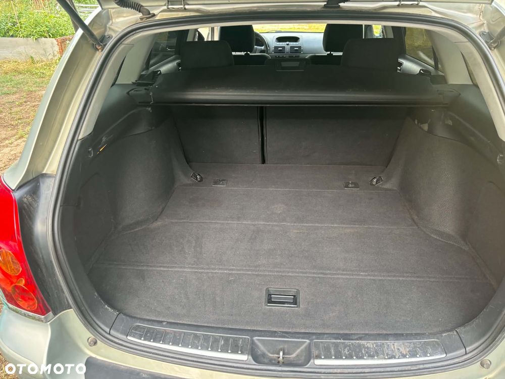 Toyota Avensis - 8