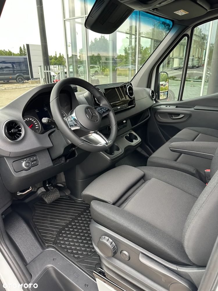 Mercedes-Benz Sprinter - 13