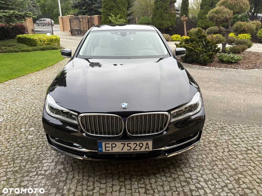 BMW Seria 7 750i xDrive - 1