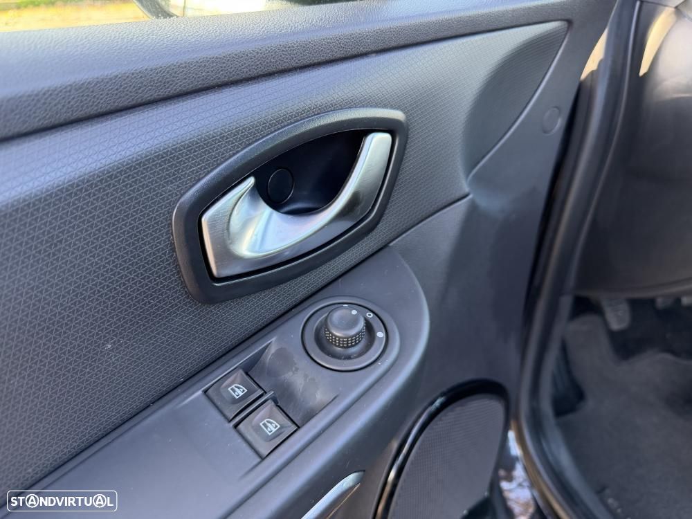 Renault Clio 0.9 TCe Limited Edition - 17