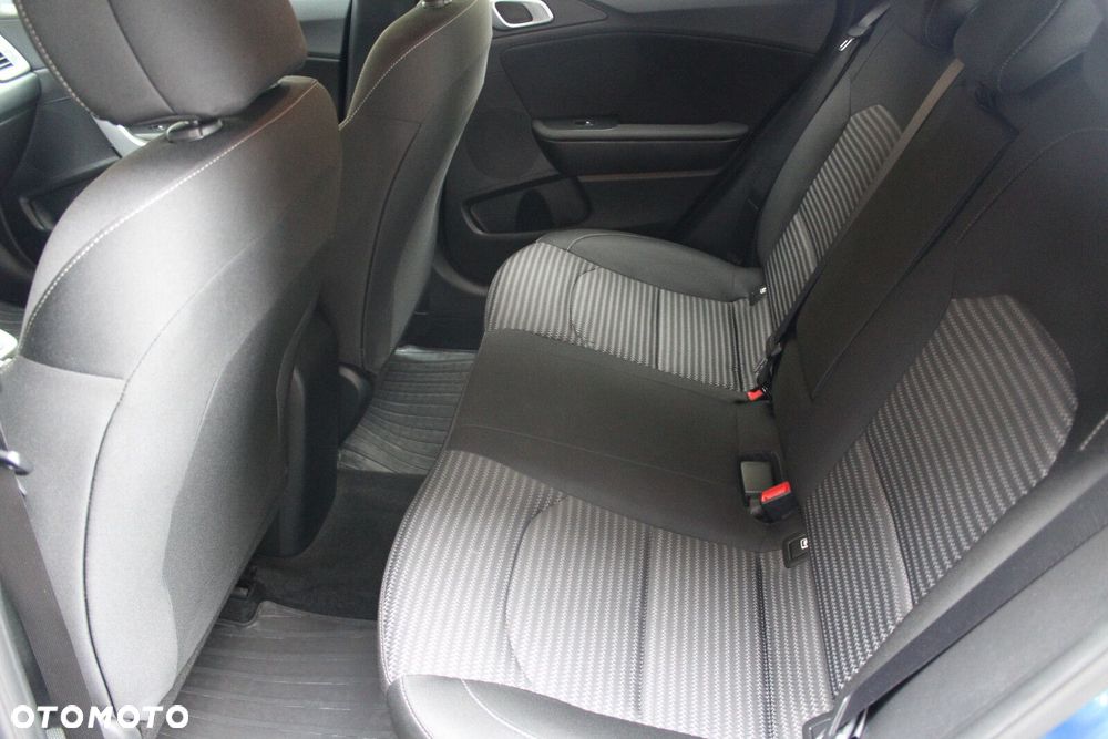 Kia XCeed - 13