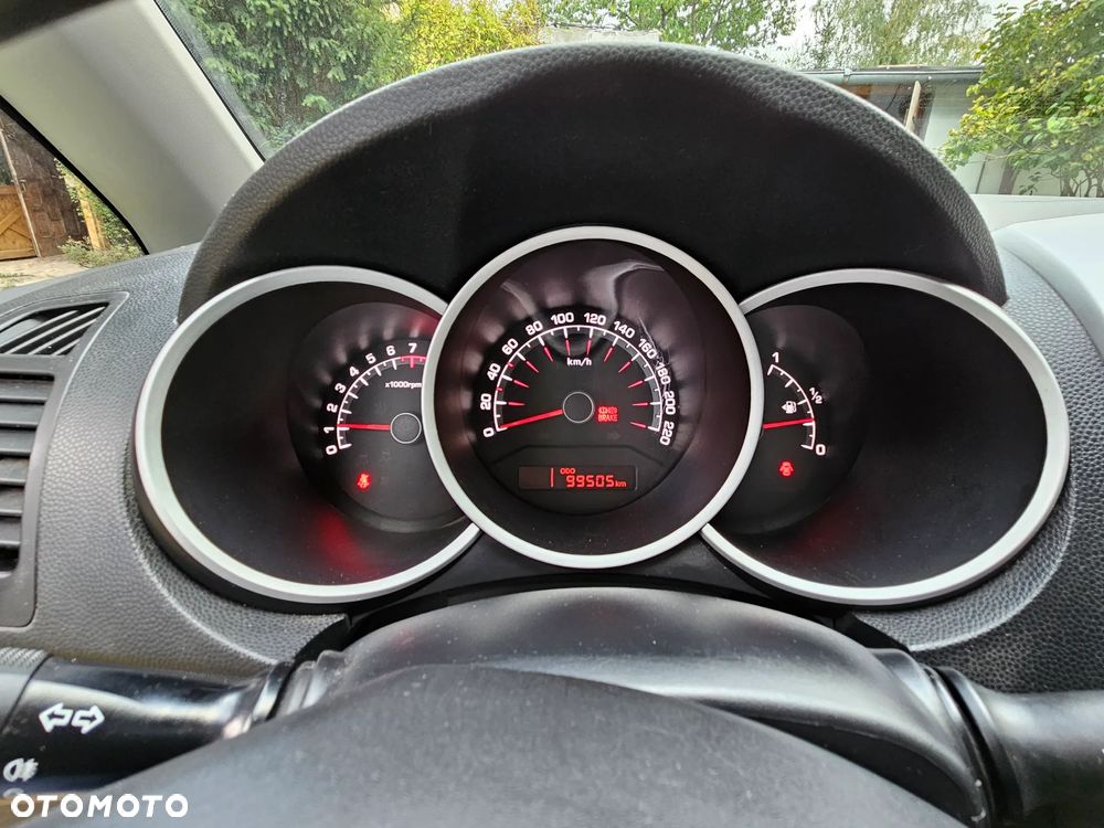Kia Venga - 5