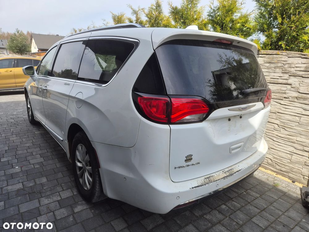 Chrysler Pacifica - 3