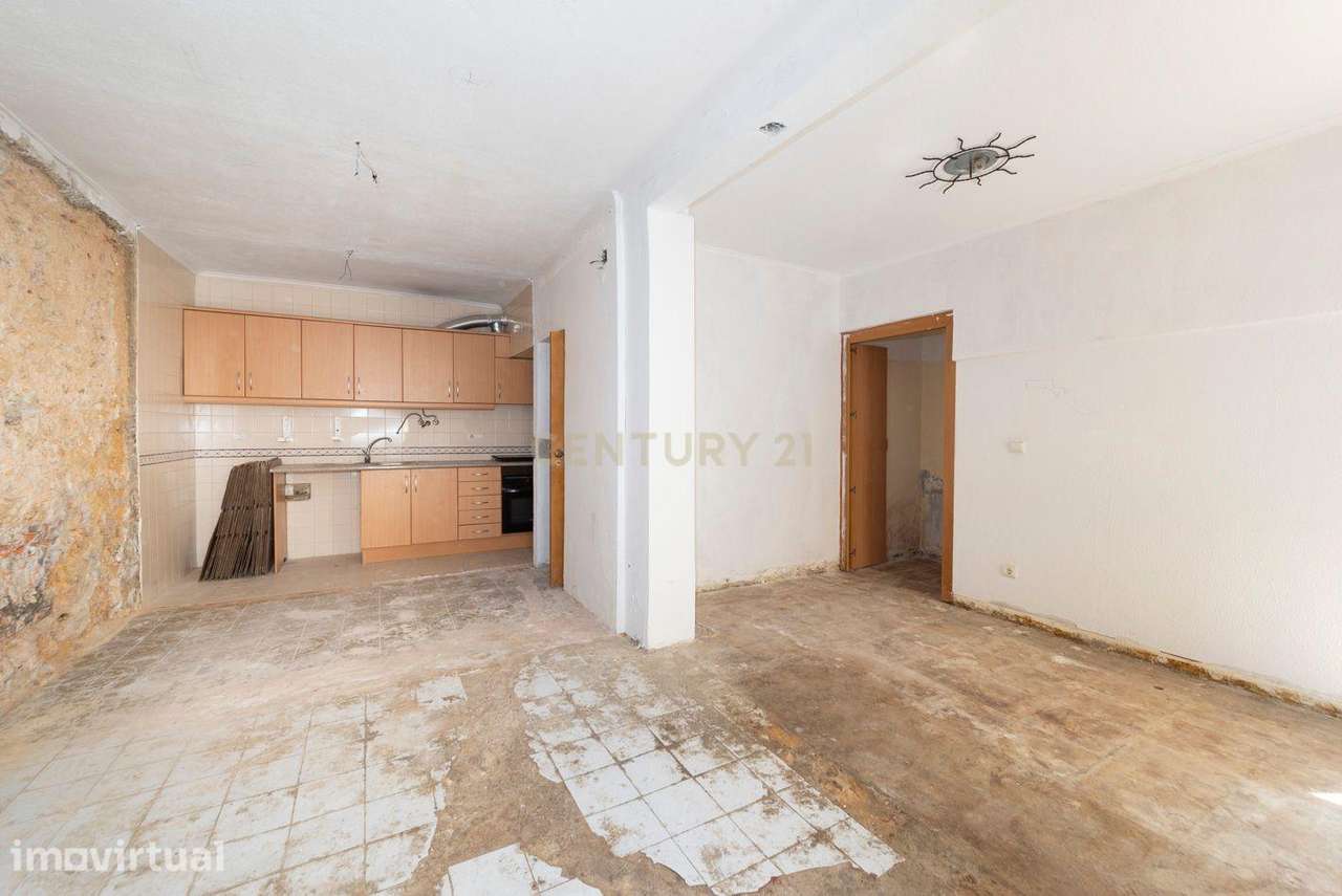 T1 para investimento na zona histórica de Almada Velha - Grande imagem: 2/16