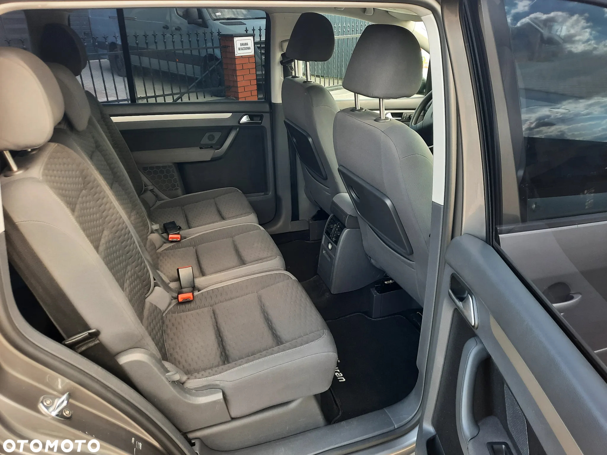 Volkswagen Touran 1.9 TDI Conceptline - 14