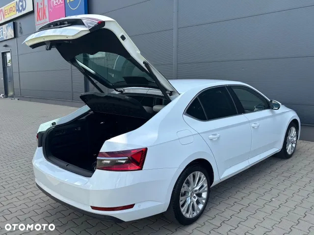 Skoda Superb 2.0 TDI SCR Style DSG - 9