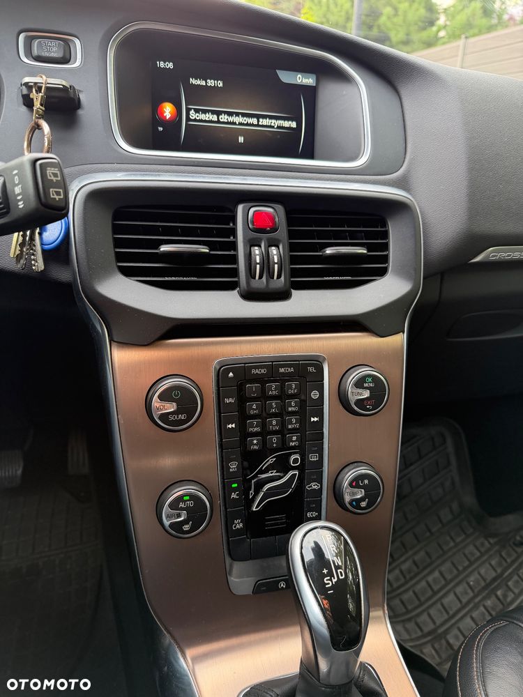 Volvo V40 D4 Geartronic Summum - 8