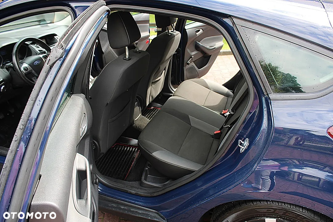 Ford Focus 1.6 Ambiente - 12