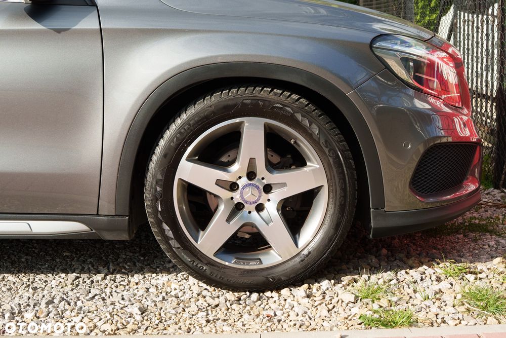 Mercedes-Benz GLA 180 7G-DCT AMG Line - 28