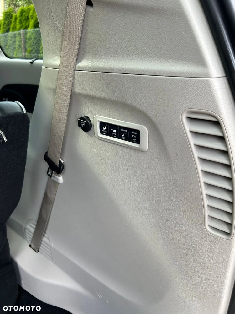 Chrysler Pacifica - 13