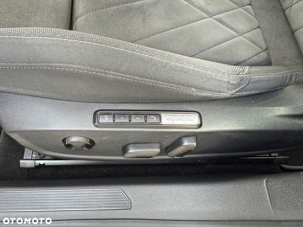 Volkswagen Golf VIII 1.4 TSI Plug-In Hybrid Style DSG - 25
