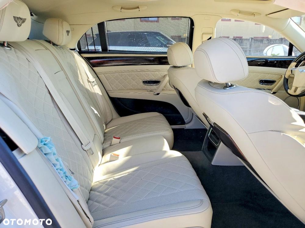 Bentley Flying Spur V8 - 10