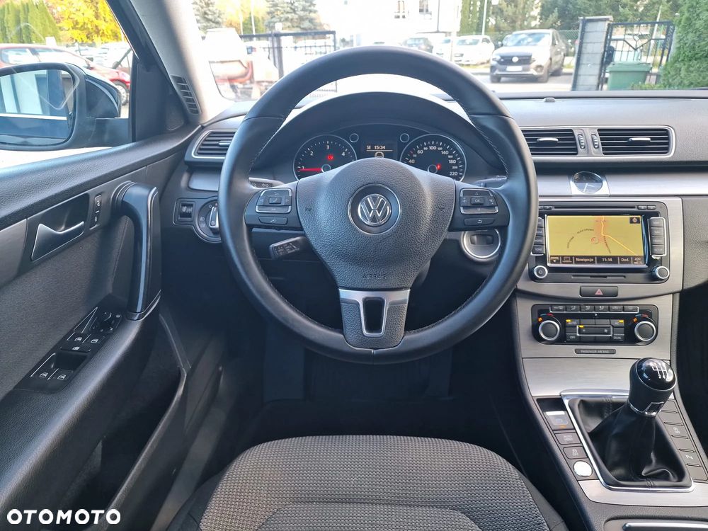 Volkswagen Passat 2.0 TDI DPF Comfortline - 22