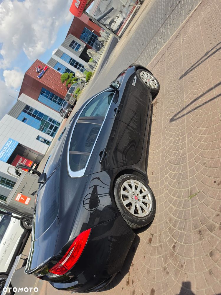 Jaguar XE 2.0 D Prestige - 14