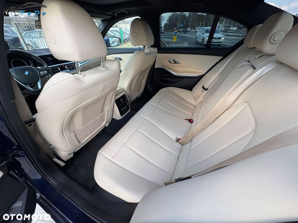 BMW Seria 3 330i GPF Advantage sport - 23