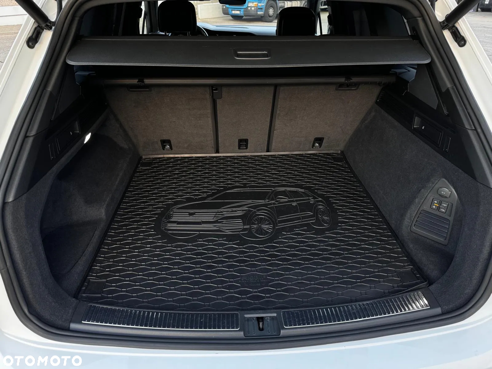 Volkswagen Touareg 3.0 V6 TDI SCR 4Mot R-Line - 10