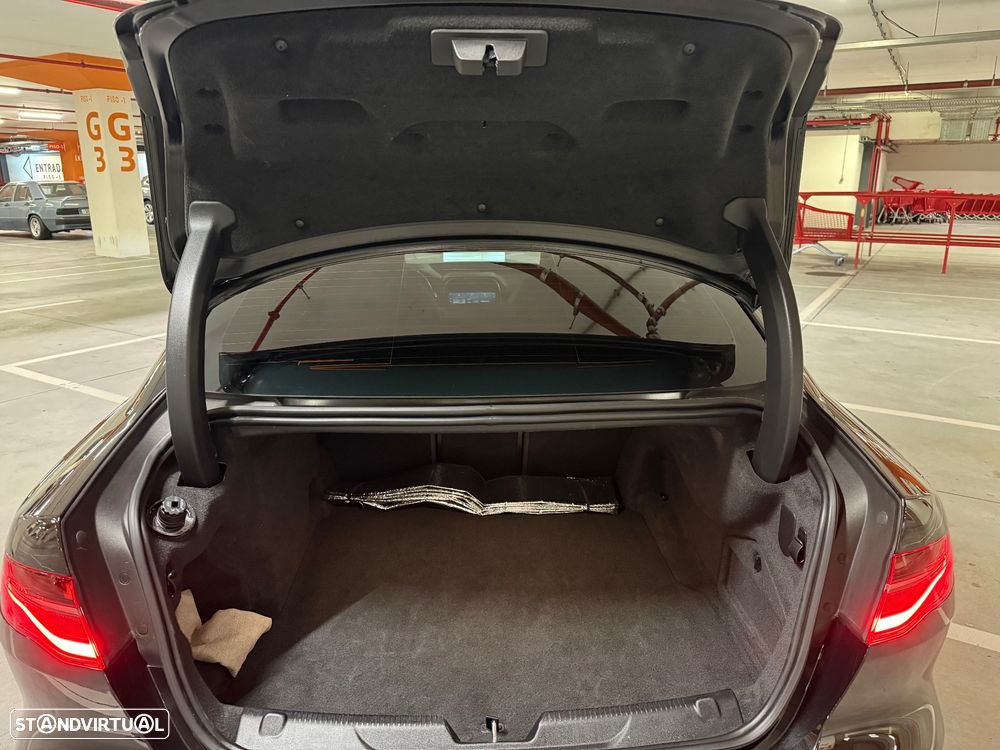 Jaguar XE 2.0 D200 R-Dynamic Black - 7