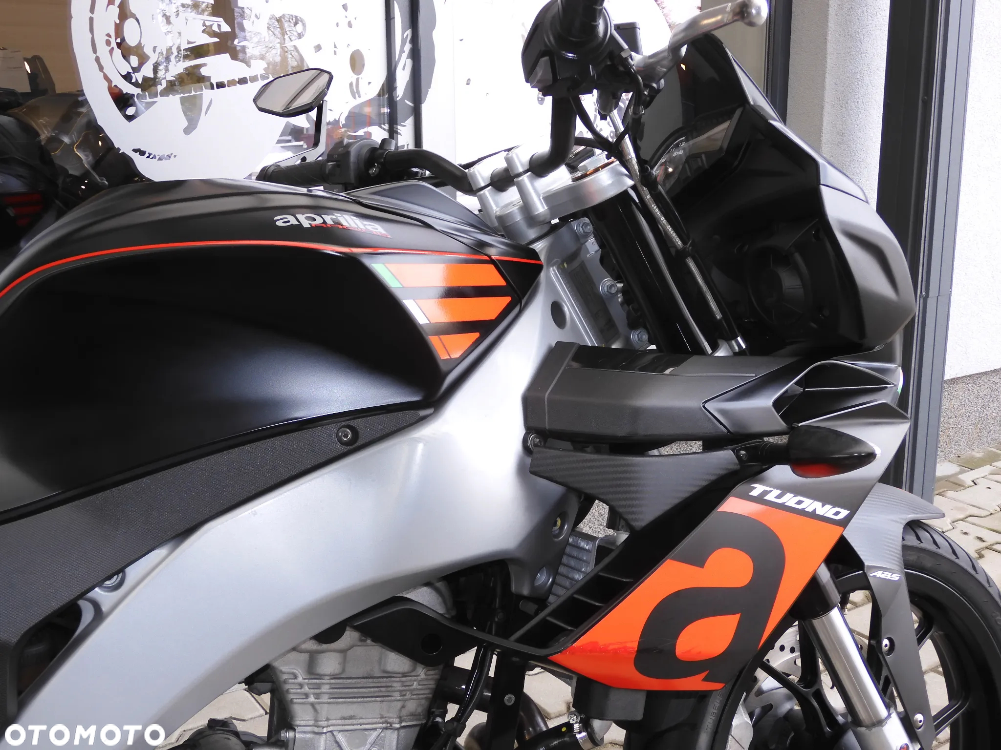 Aprilia Tuono - 9