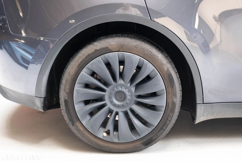 Tesla Model Y AWD Long Range - 8