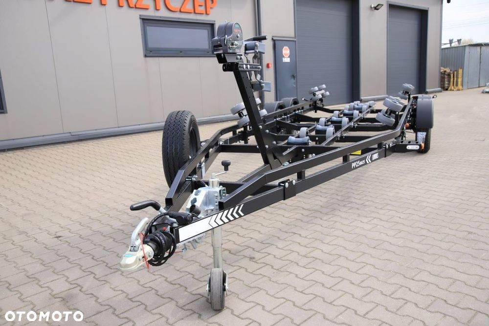 Lorries Przyczepa Podłodziowa PP35-8825 W kolorze Czarnym Do Łodzi Max 8,6 M DMC 3500 kg Tylne Lampy LED - 16