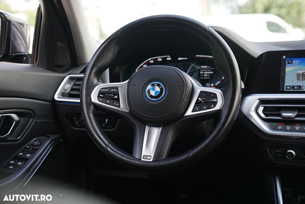 BMW Seria 3 330e Aut. Sport Line - 23